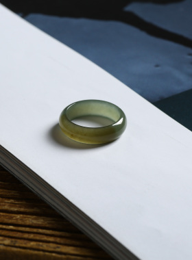 20号戒指 新疆和田玉糖料糖青玉泥鳅背圆弧素圈指环 2895