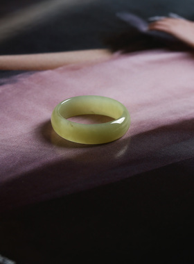 24号戒指 新疆和田玉糖料糖玉大尺码泥鳅背圆弧素圈指环 3253