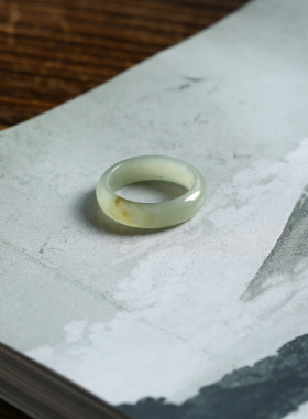 16号戒指 新疆和田玉糖料糖青玉泥鳅背圆弧素圈指环 516