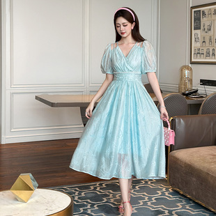 2026新款夏季女装镂空V领收腰度假风大摆连衣裙设计感时尚感满满