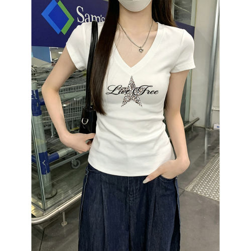 短袖t恤女装今年流行的爆款夏季2026新款超火减龄v领小上衣高级感