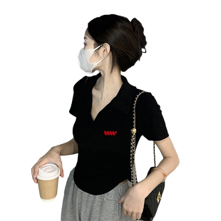 黑色polo衫纯棉短袖t恤女2026新款夏季小众设计感正肩V领短款上衣