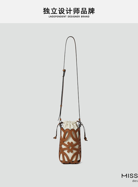 斜挎包女2025新款镂空手机包头层牛皮抽绳水桶包高级感复古单肩包