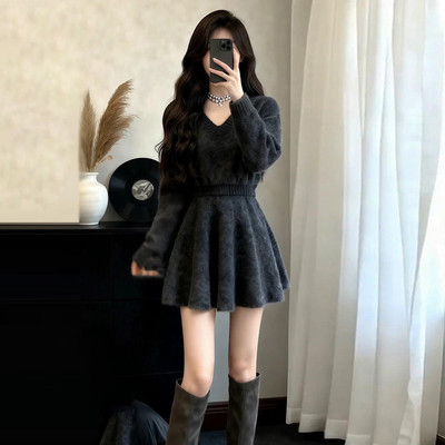 2026新款灰色V领针织长袖