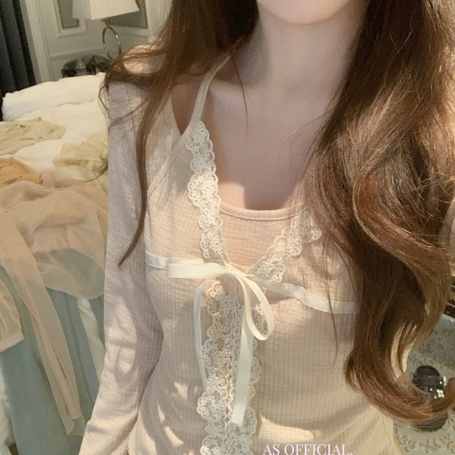 AS OFFICIAL-26年早春法式优雅大气时尚复古V领蕾丝长袖小衫26320