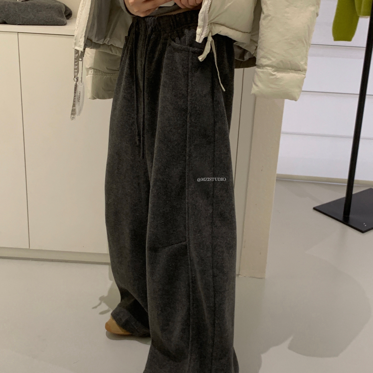 MZI STUDIO-加厚垂感不臃肿随性松弛阔腿休闲裤(含20羊毛)19122##