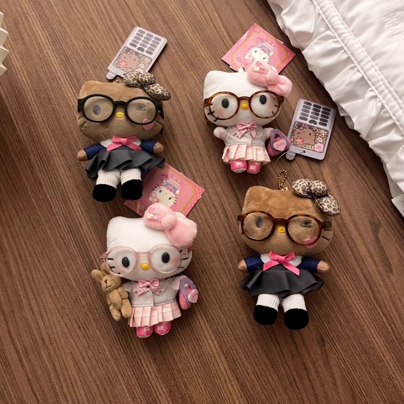 日本代购黑皮JK制服hellokitty猫挂件包包书包挂饰公仔可爱小玩偶