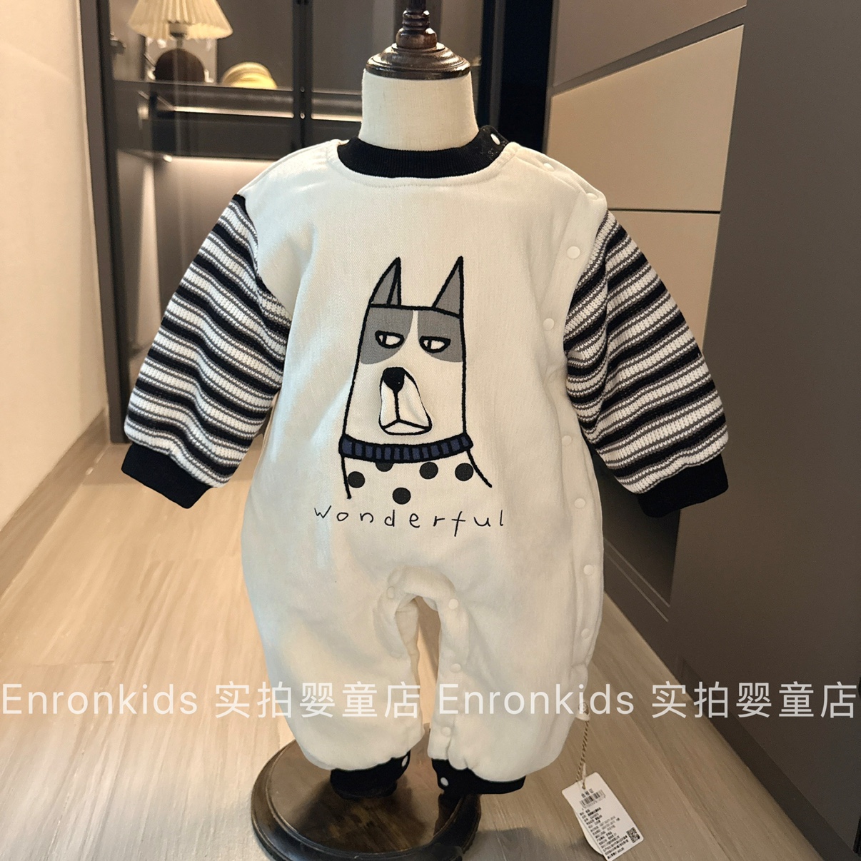 宝宝冬季时尚插肩袖加绒卫衣爬服