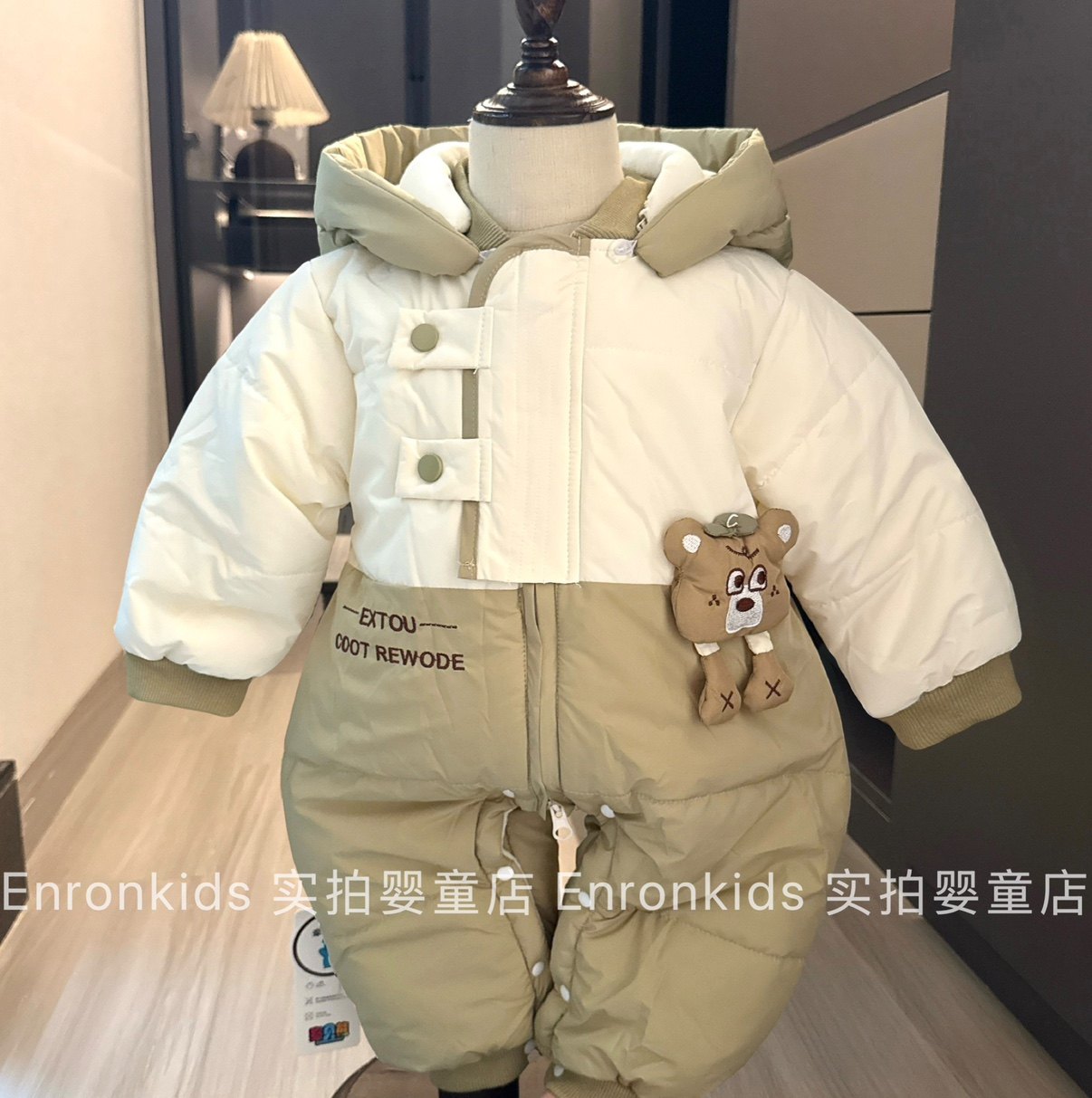 婴儿冬季加绒加厚连帽棉服连体衣