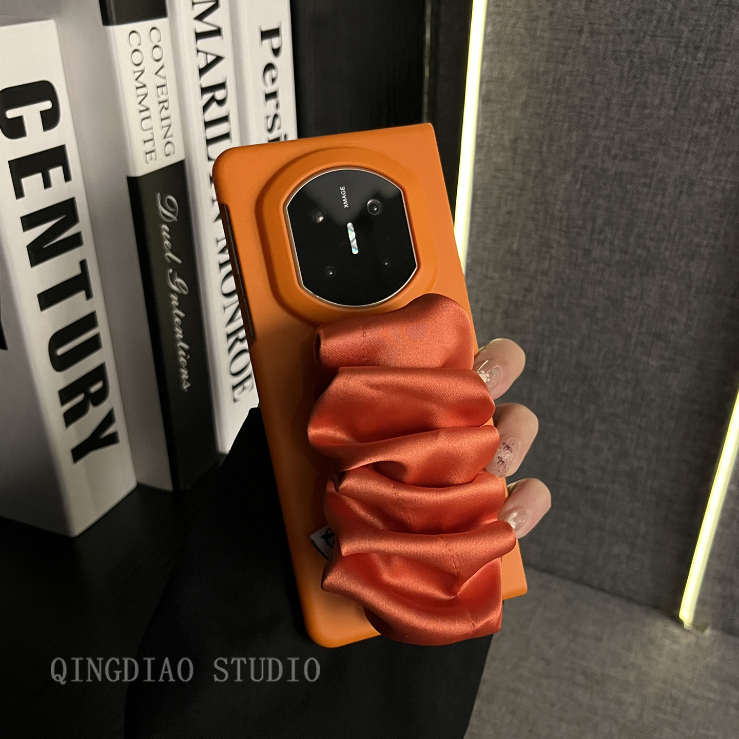 轻调 活力肤感橙色褶皱丝巾腕带适用于华为Mate X7典藏版手机壳新款折叠屏Mate X6/X5/X3全包翻盖防摔保护套