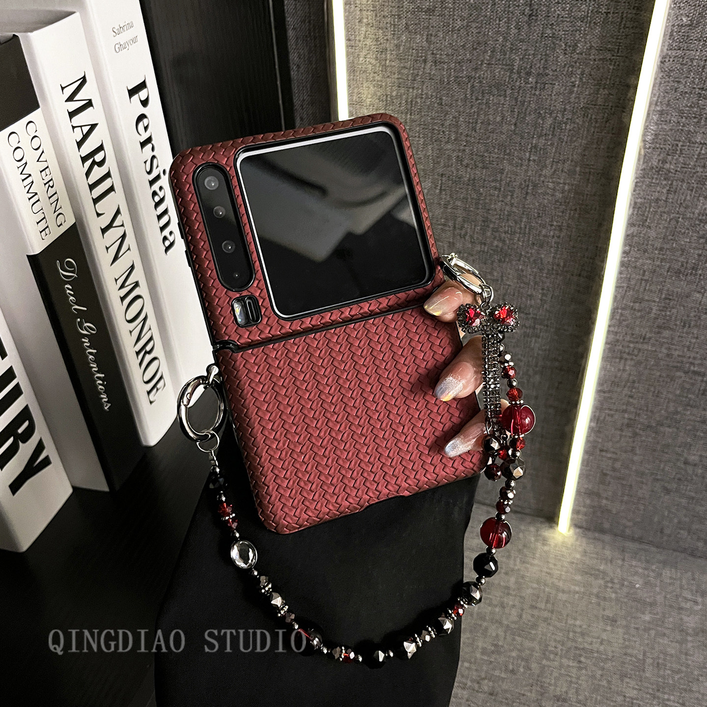 轻调 ins温柔褐红色草席纹串珠手链适用于华为Pura X手机壳