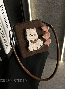 轻调 时尚棕月坑纹刺绣西高地支架手提绳适用于华为Nova FipS手机壳全包新款HUAWEI折叠屏NovaFlip防摔保护套