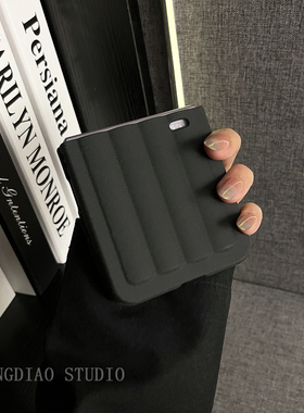 轻调 超酷ins风黑色肤感罗马柱适用于荣耀MagicVFlip2手机壳新款Magic折叠屏V FLIP防摔肤感翻盖暗黑风保护套