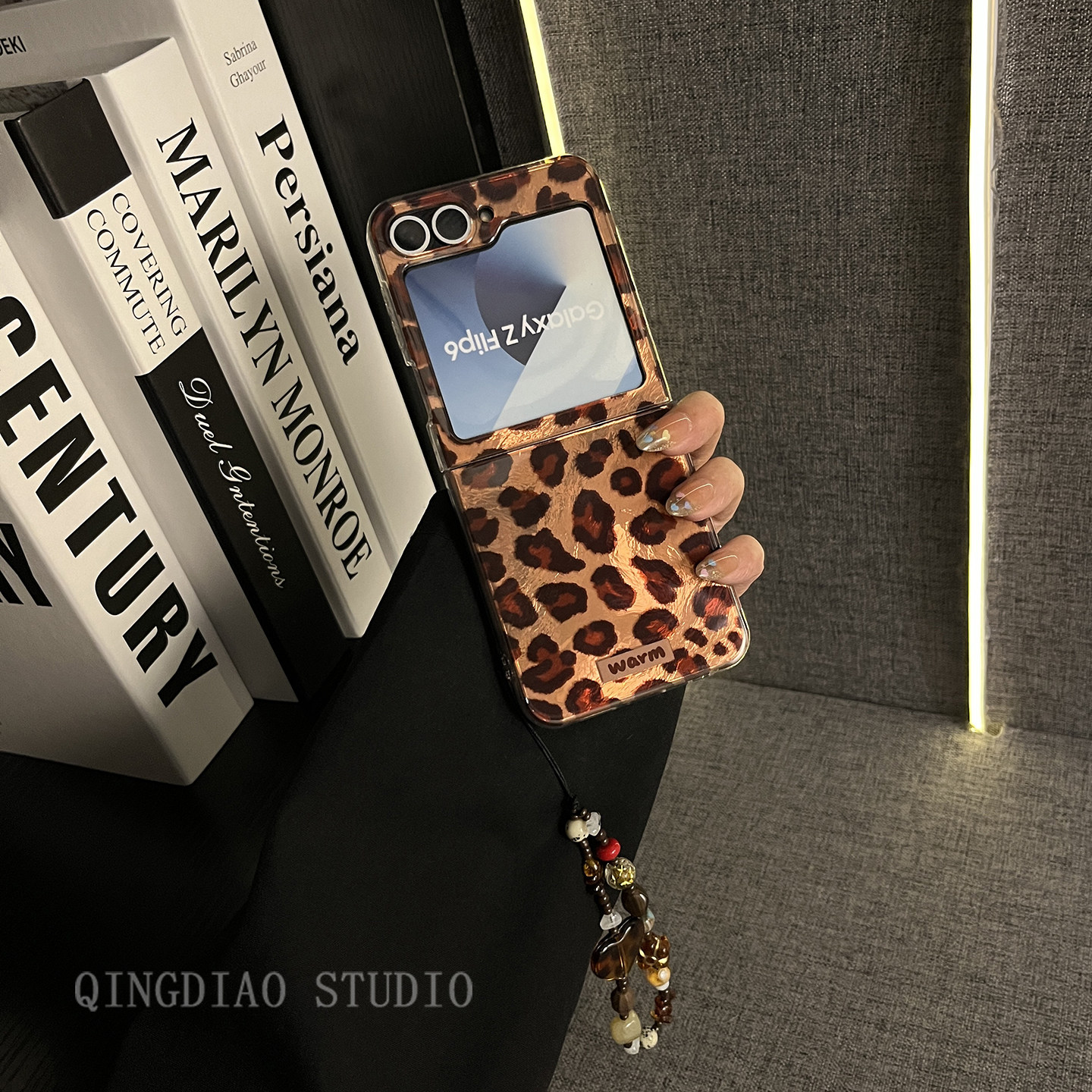 轻调 ins奢华棕锡纸豹纹琥珀串珠手链适用于三星zflip7/6