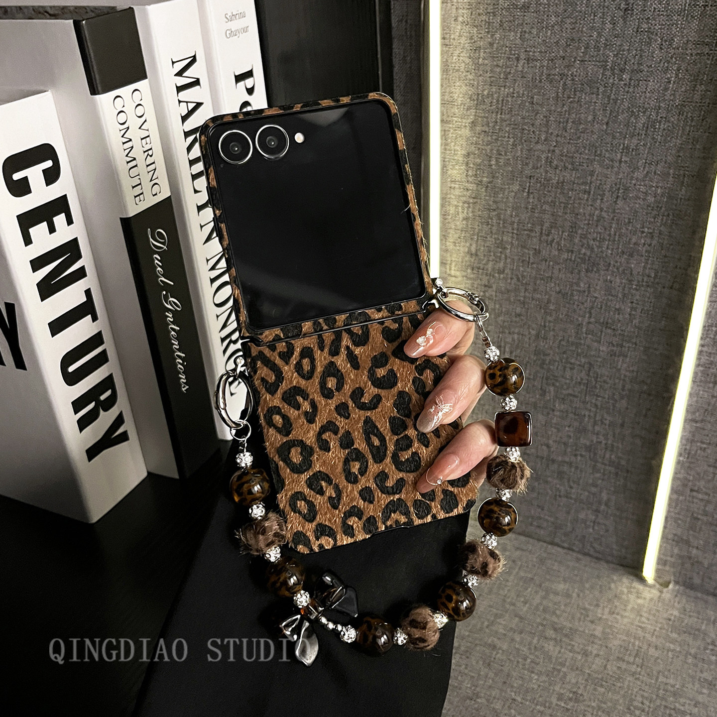 轻调 冬季复古丝绒琥珀豹纹蝴蝶结手链适用三星zflip7/6/5/4/GalaxyW25Flip手机壳新款折叠屏翻盖防摔保护套,3C数码配件,手机保护套/壳,淘宝优惠券,粉丝福利购,淘宝优惠卷