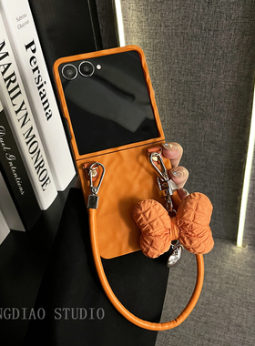 轻调 ins风橙色褶皱蝴蝶结手提绳适用于三星zflip7/6/5/4/GalaxyW25Flip手机壳新款折叠屏翻盖防摔肤感保护套