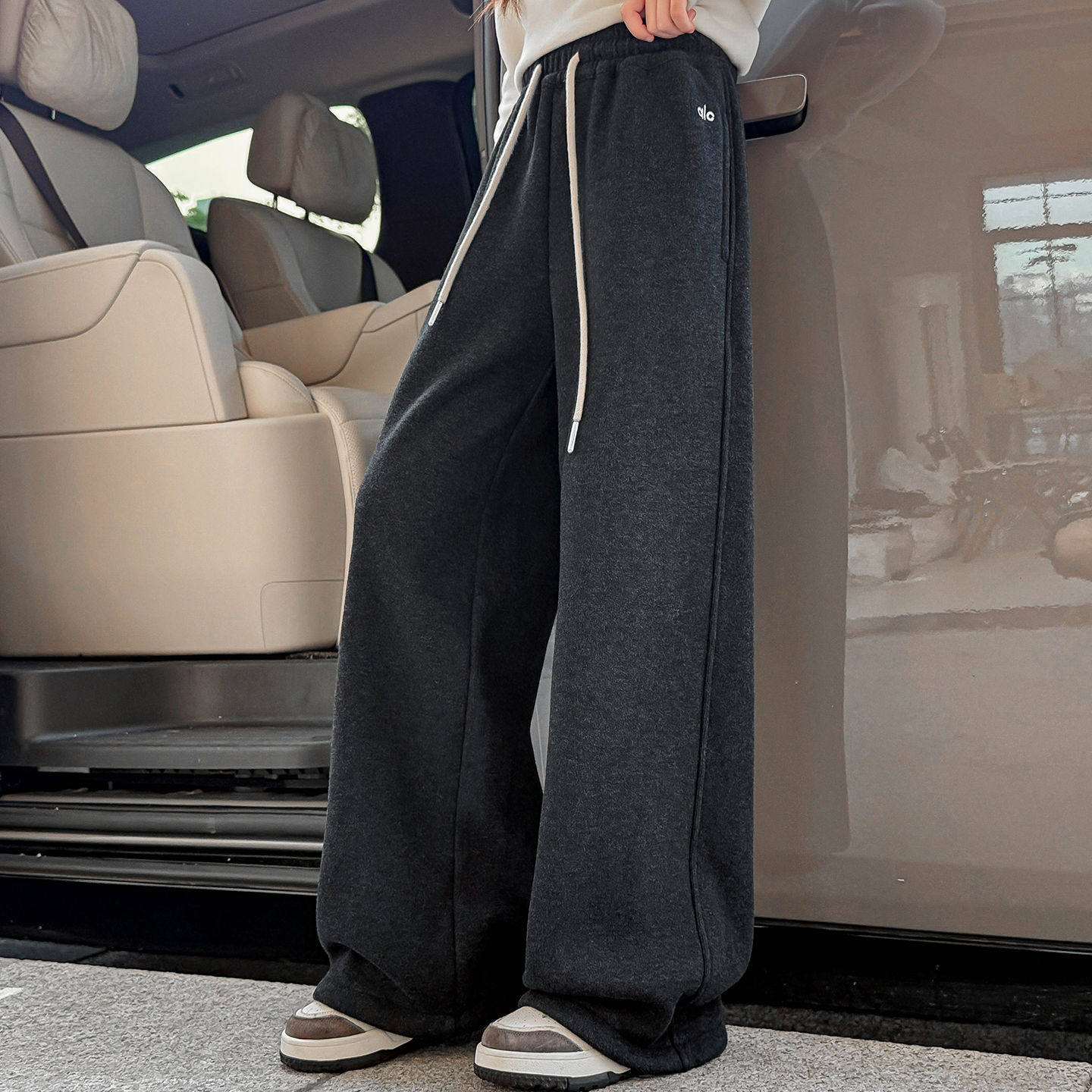 女童加绒运动裤一体绒2025新款儿童秋冬阔腿裤女大童加厚糯米裤子