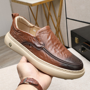 男鞋2026新款今年流行爆款高性价比超轻舒适套脚休闲鞋2026春新款