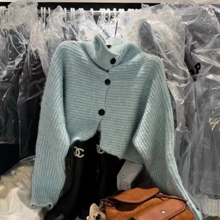 十三行2025秋冬新款高领毛衣单排扣设计感针织衫短款开衫外套上衣