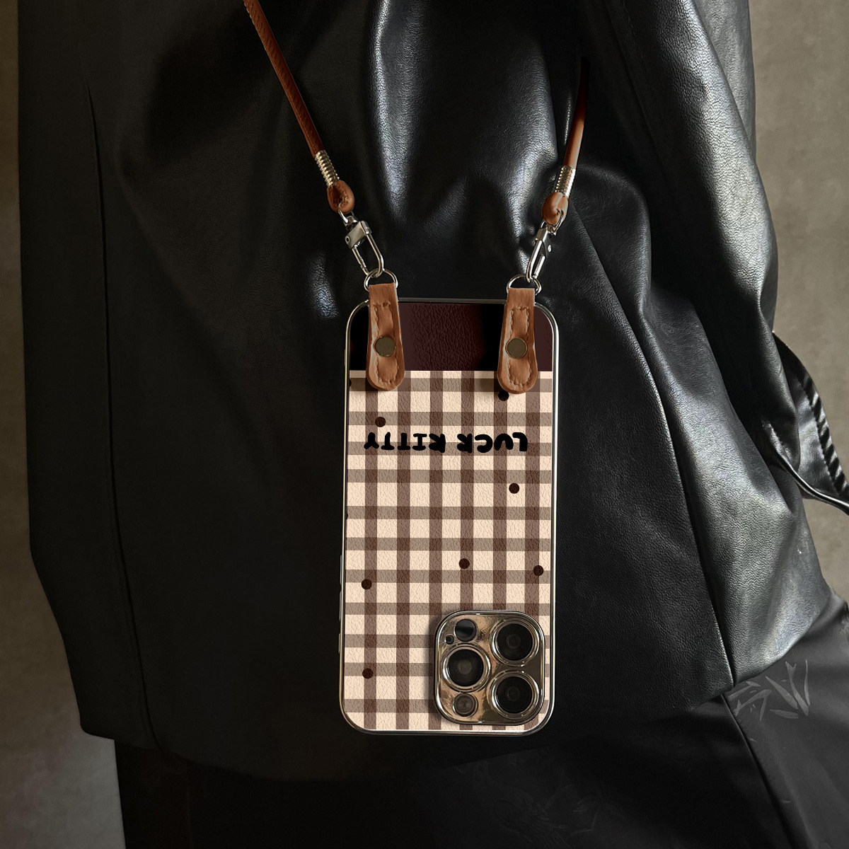 适用于苹果17promax手机壳带挂绳方格波点iphone14/16pro套硅胶xs全包防摔斜跨15ultra套网红11新款xr女13PRO