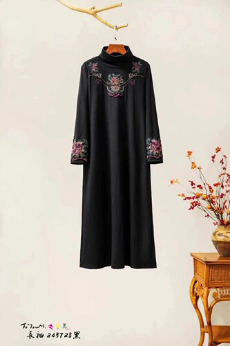 楚馨新中式新款民族风刺绣长袖连衣裙女装打底裙子