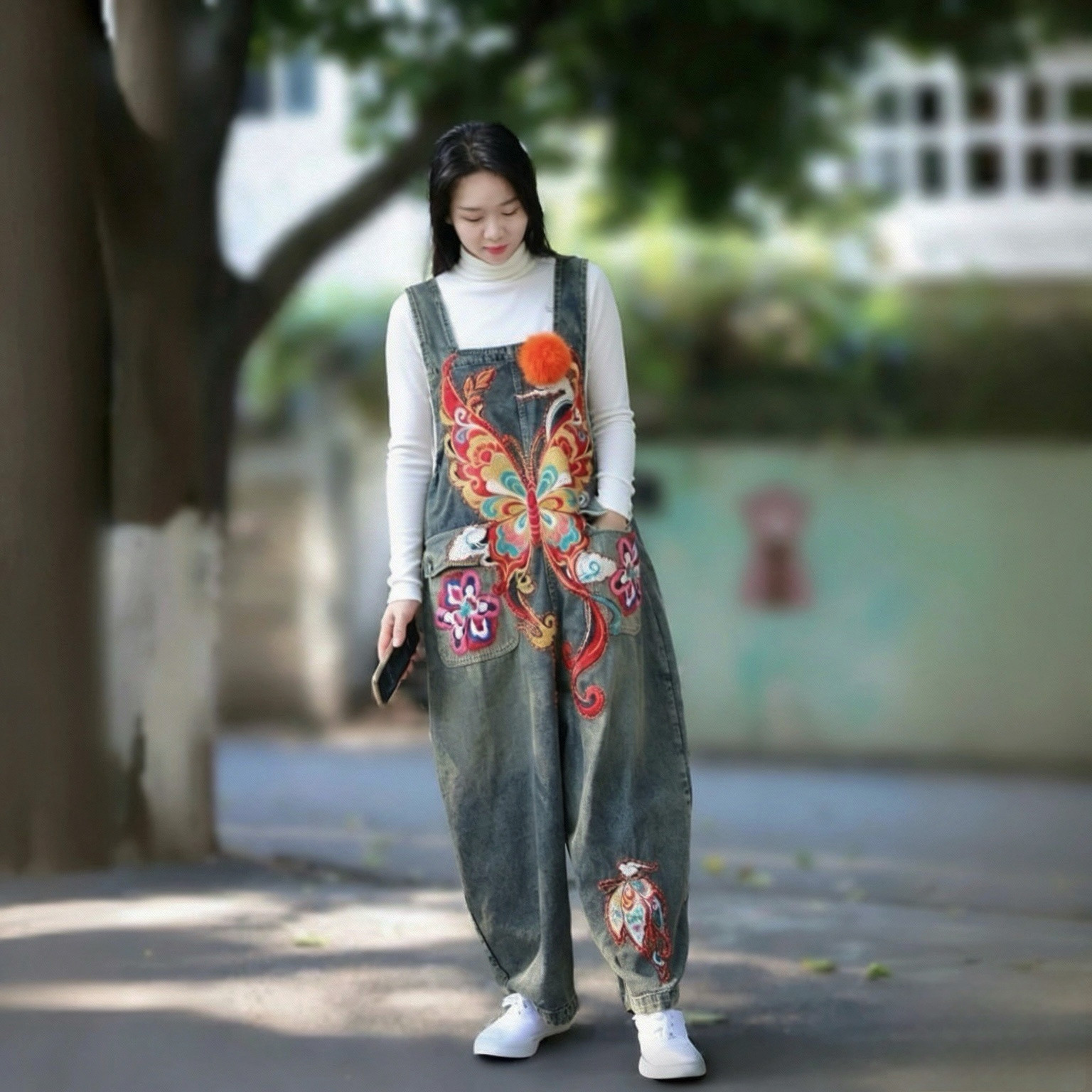 重工蝴蝶刺绣牛仔背带裤女民族风复古做旧宽松大码阔腿灯笼连体裤