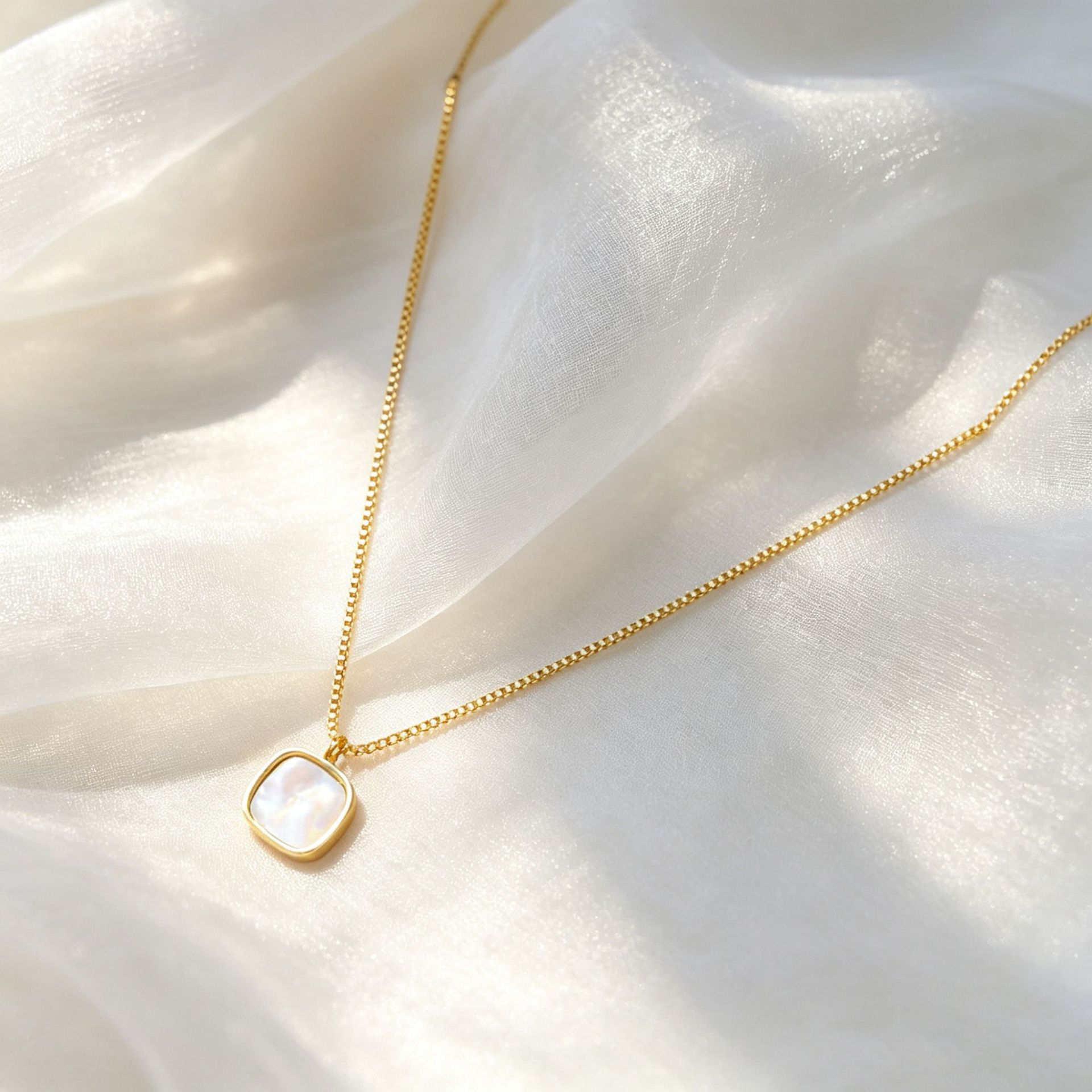 新款钛钢ins小方形贝壳白贝母小众简约时尚不掉色跨境闺蜜项链女