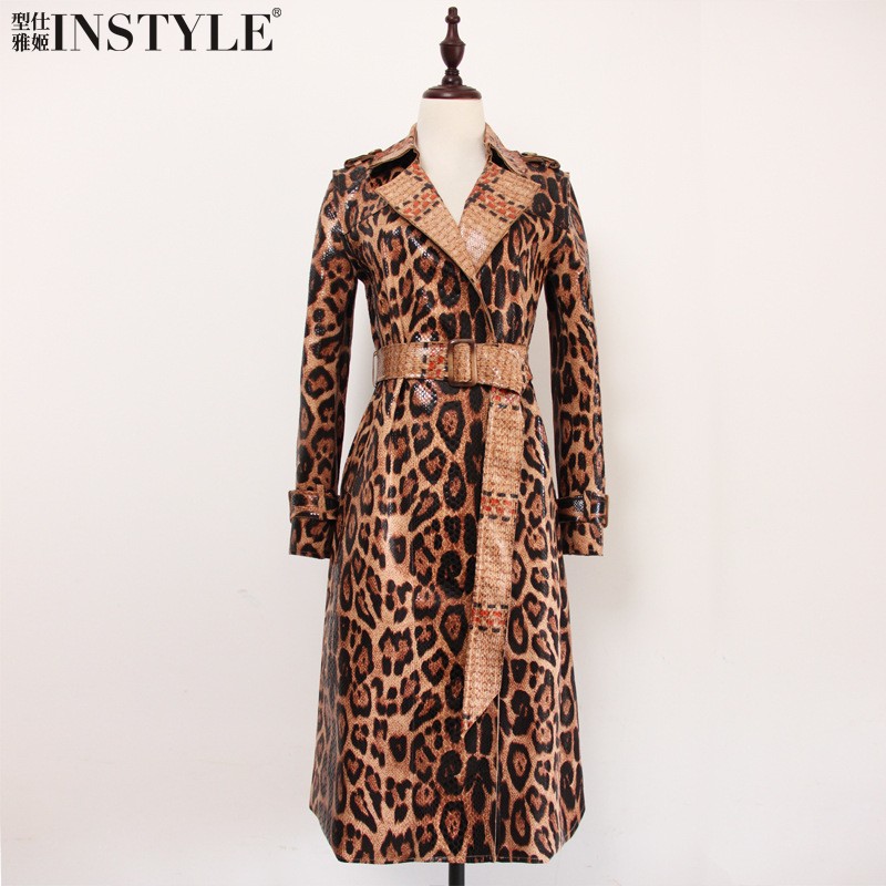 现货2025欧美明星性感豹纹蛇皮纹系带收腰过膝中长款PU皮衣风衣女