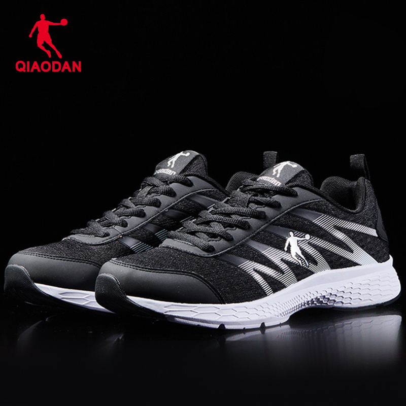 轻便透气跑步鞋耐磨防滑男乔丹
