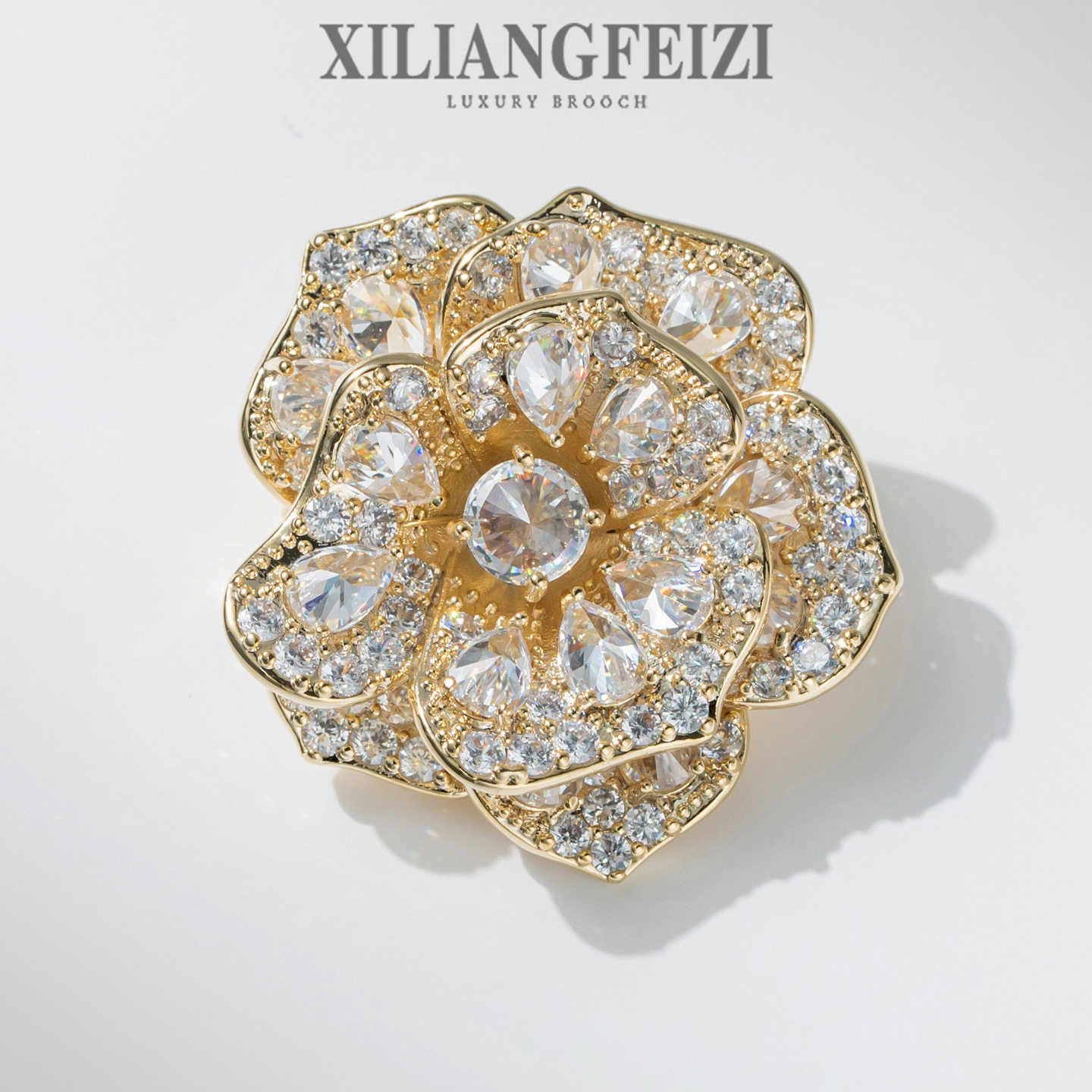 高档奢华镶钻时尚金白牡丹花胸针精致优雅女大衣毛衣配饰