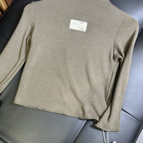 实体精品童装店 女童半高领咖啡色长袖秋冬打底柔软 t 恤刺绣贴布