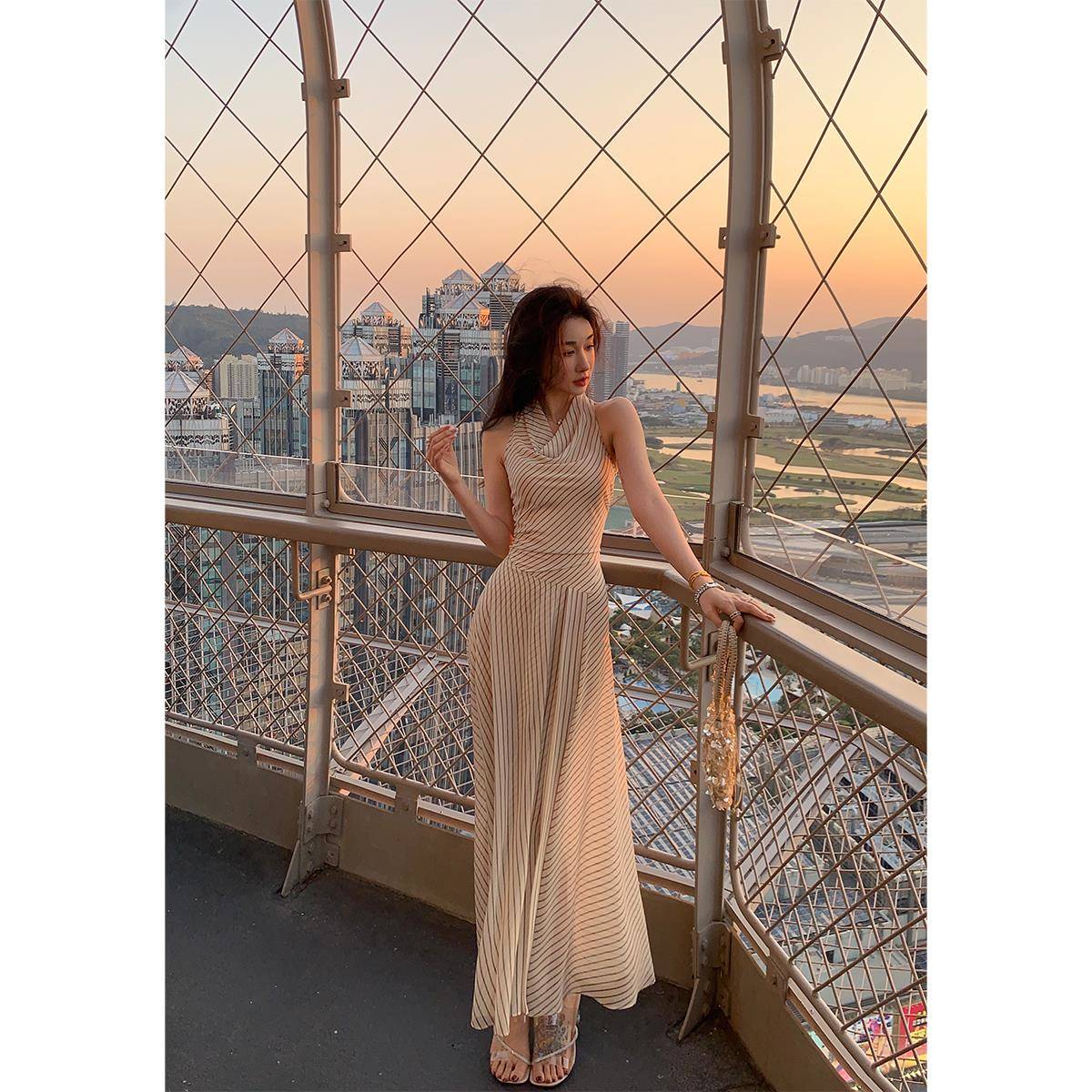 ACHI大也池乔其纱杏色条纹挂脖连衣裙女气质荡领度假长裙无袖裙子