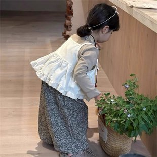 古灵精怪春季女孩韩系穿搭儿童吊带娃娃衫+打底衫+碎花灯笼裤套装
