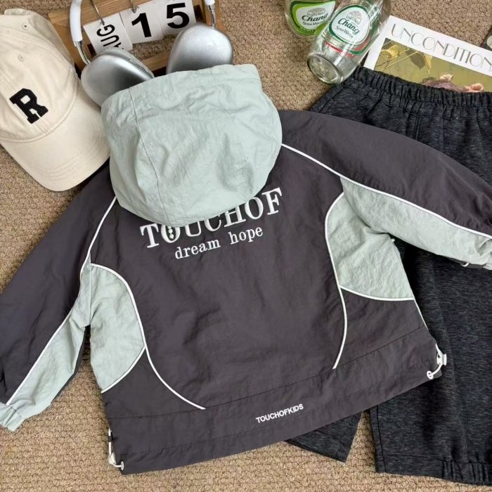 春秋季儿童韩版连帽冲锋衣外套男女童洋气夹克上衣休闲风衣外套