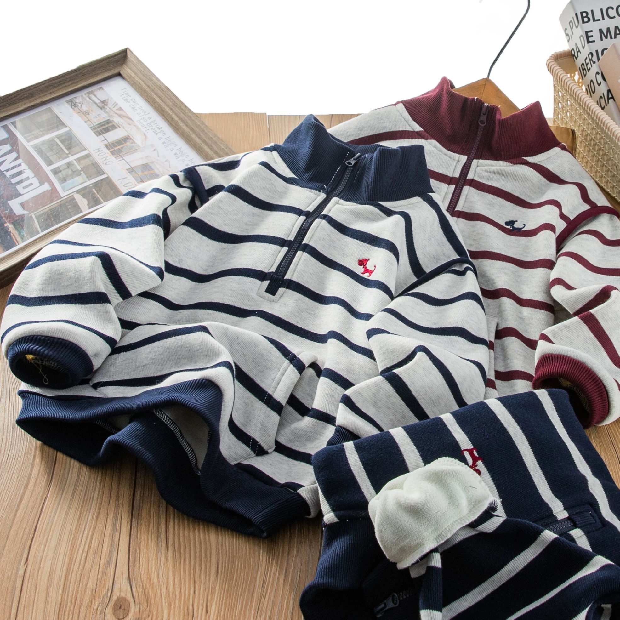 男童一体绒半拉链刺绣条纹卫衣