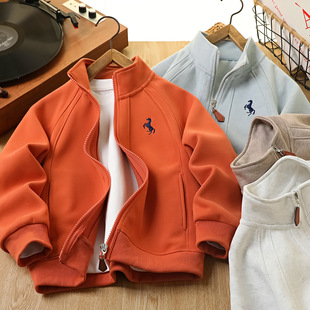 2026春款 衣7325 中大男童小马刺绣外套儿童休闲立领拉链开衫