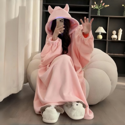可爱小恶魔连帽宽松保暖中长睡袍