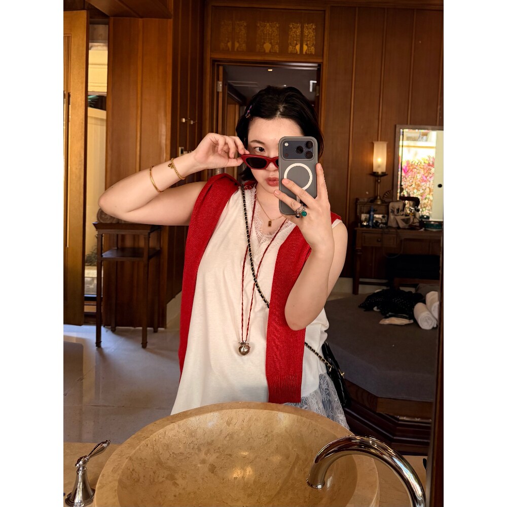 郑买买 雪花饼 春季新款简约V领蕾丝边无袖不规则背心内搭女款