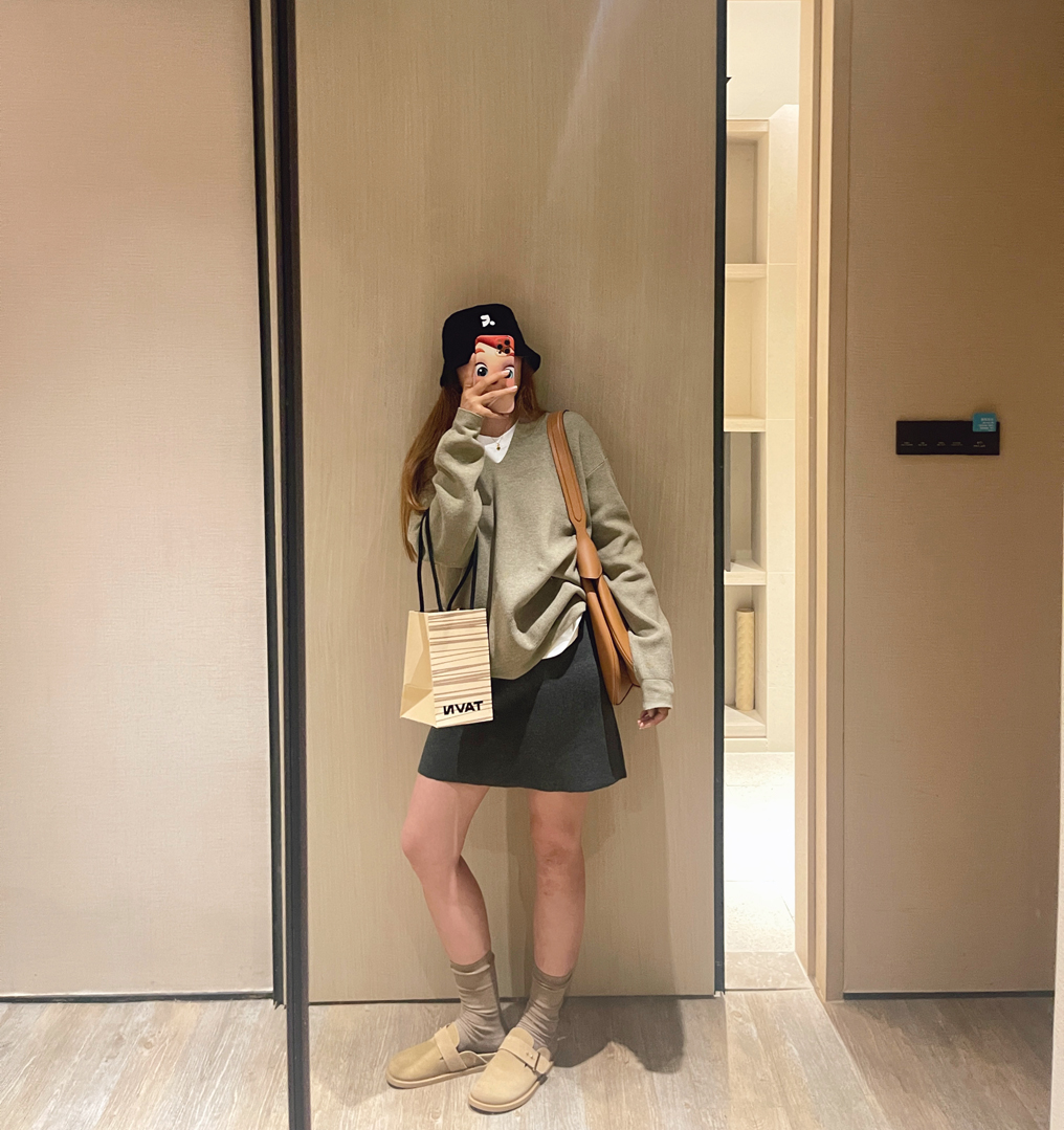 韩版秋日V领简约慵懒针织毛衣女