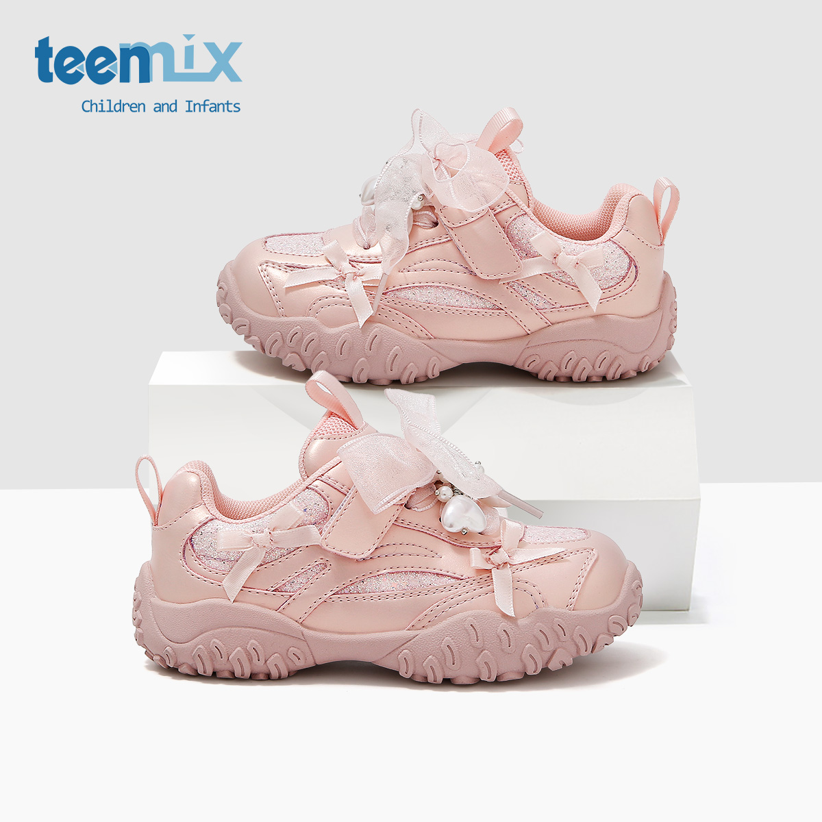 天美意女童珍珠蝴蝶结运动鞋