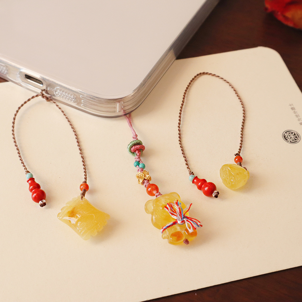 进口天然蜜蜡小熊挂件甜蜜糖果手机链包包挂莲蓬高含量朱砂葫芦配