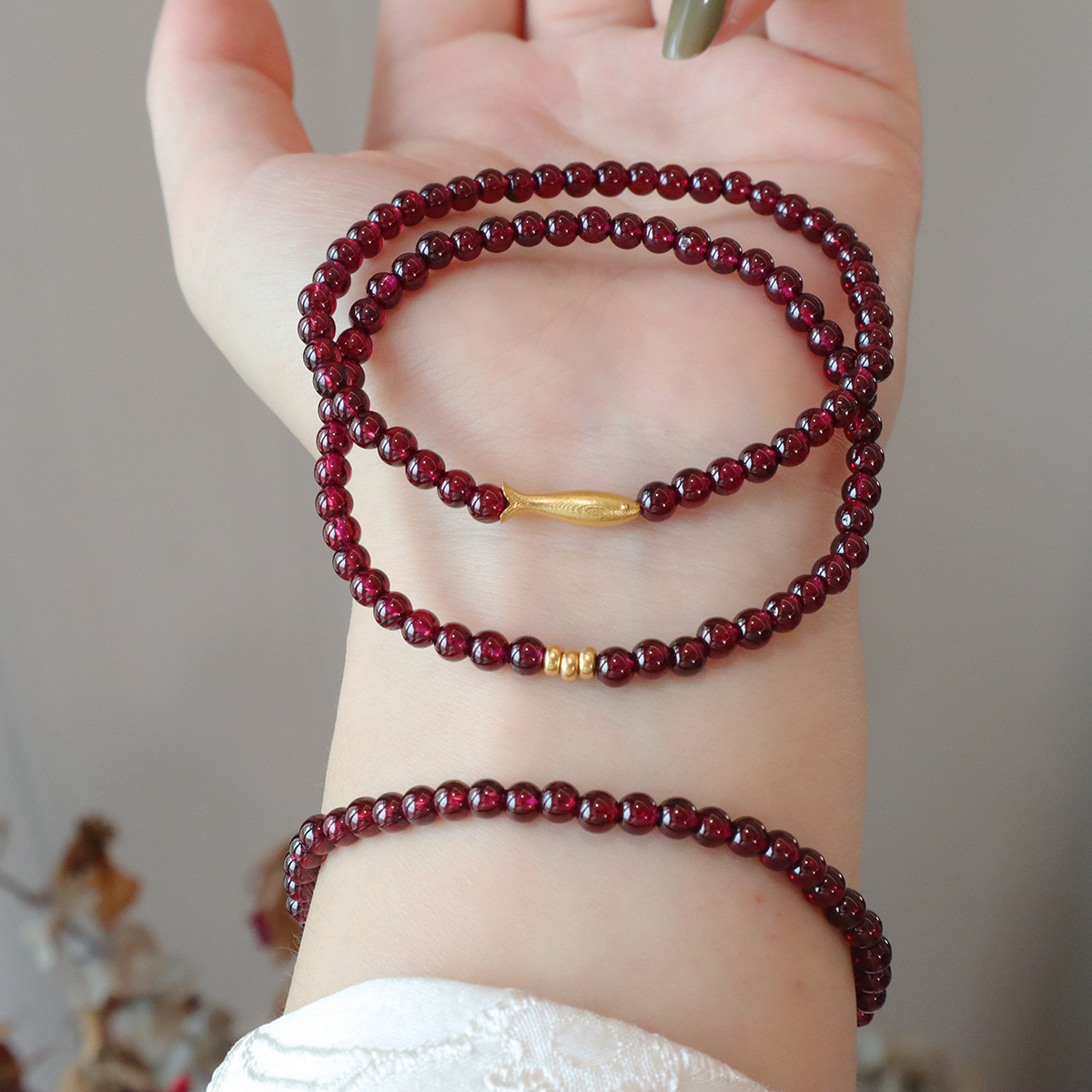 进口显白天然酒红石榴石手链高货S925银小鱼配件手串轻奢小众设计