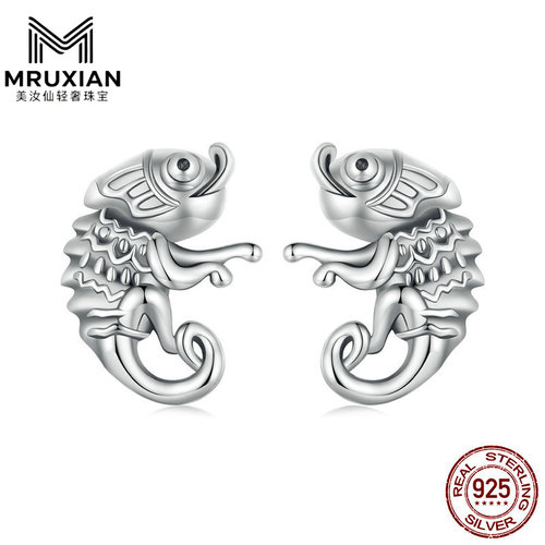 美汝仙原创新款简约变色龙耳钉s9