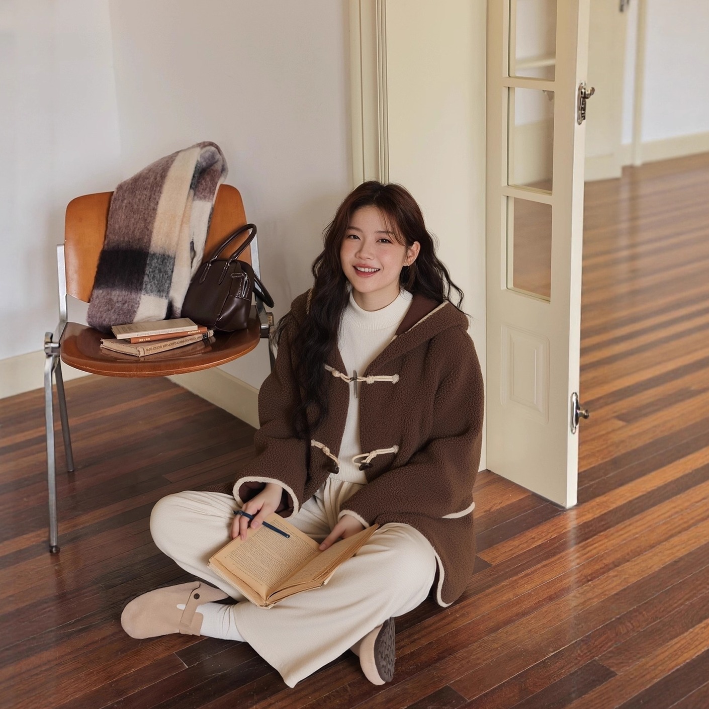 凤凰依屋秋冬厚款连帽女风衣