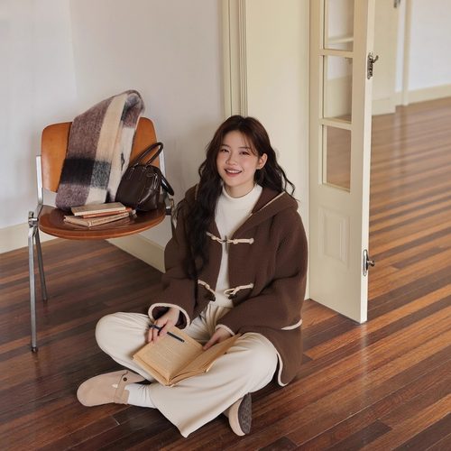 凤凰依屋秋冬厚款连帽女风衣