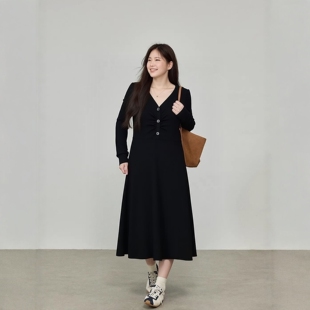 连衣裙女大码胖mm梨型身材巨好看名媛风坑条针织春季长裙200斤