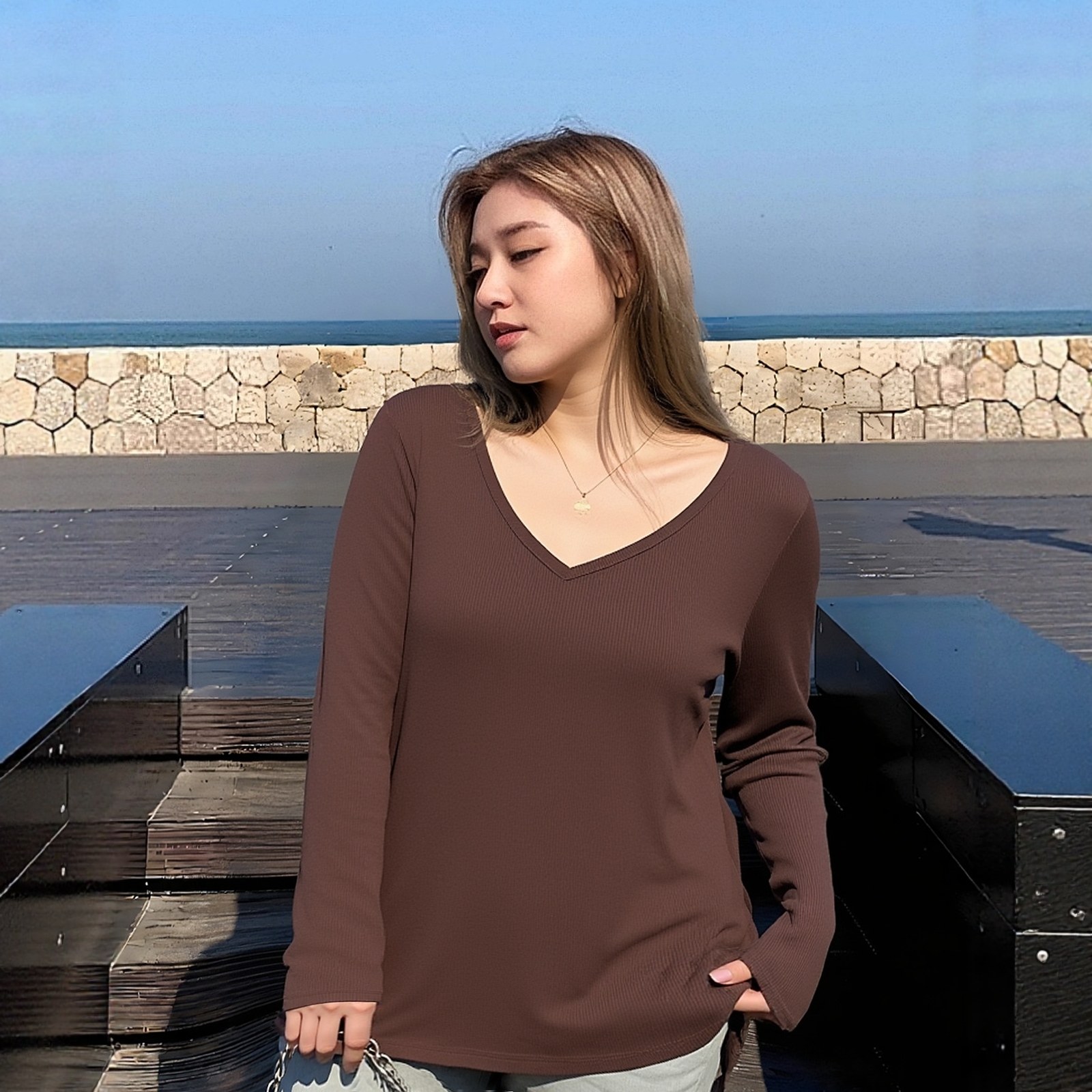 大码v领上衣红色打底甜辣女装宽松针织衫胖mm梨形身材遮肚秋装T恤