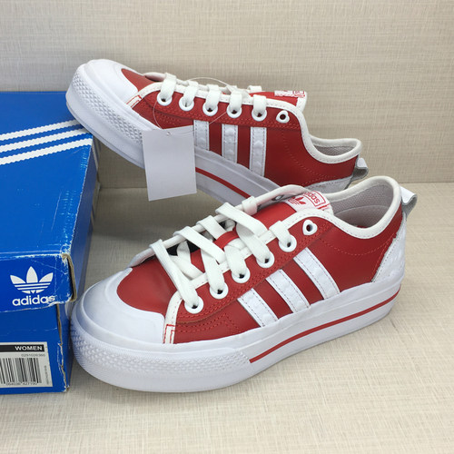 Adidas心形图案绑带女子休闲鞋