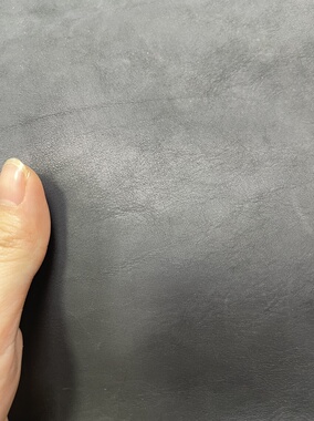 H340厚度1.5mm进口头层黑色磨砂油皮手感中挺 10平方英尺*8元