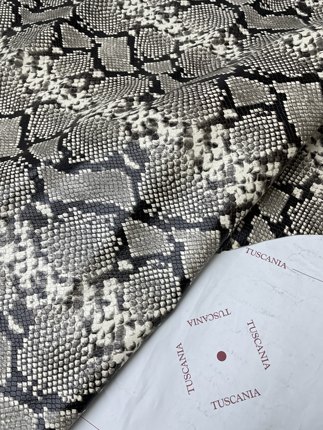 H728厚度0.9mm意大利进口黑白蛇纹小胎牛皮 手感微软